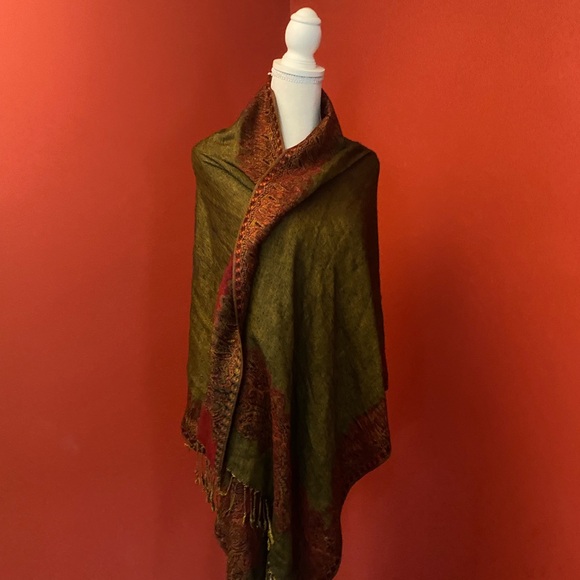 Reversible Paisley Pashmina Wrap - Picture 2 of 8